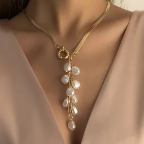 Gorgeous Faux Pearl Pendant Necklace - Add a Touch of Elegance to Your Look!