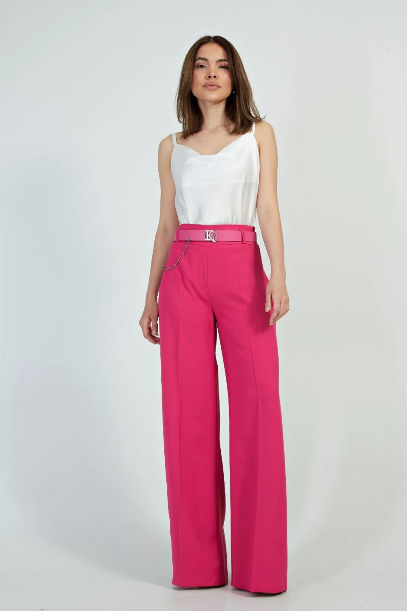 Pantaloni fucsia a gamba larga e vita accessoriata con cintura