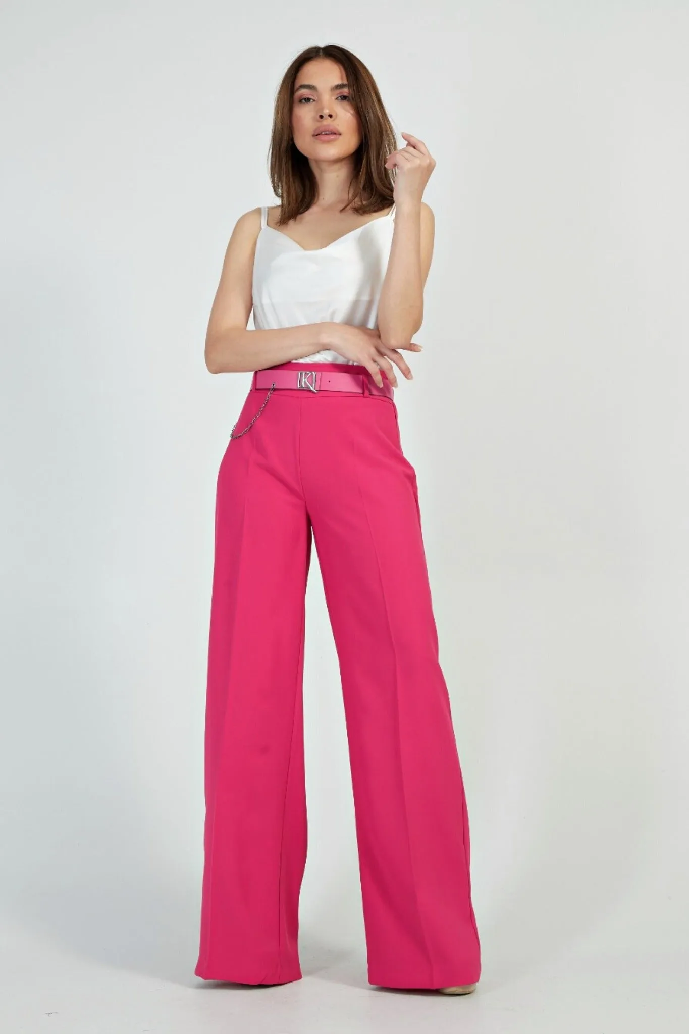 Pantaloni fucsia a gamba larga e vita accessoriata con cintura